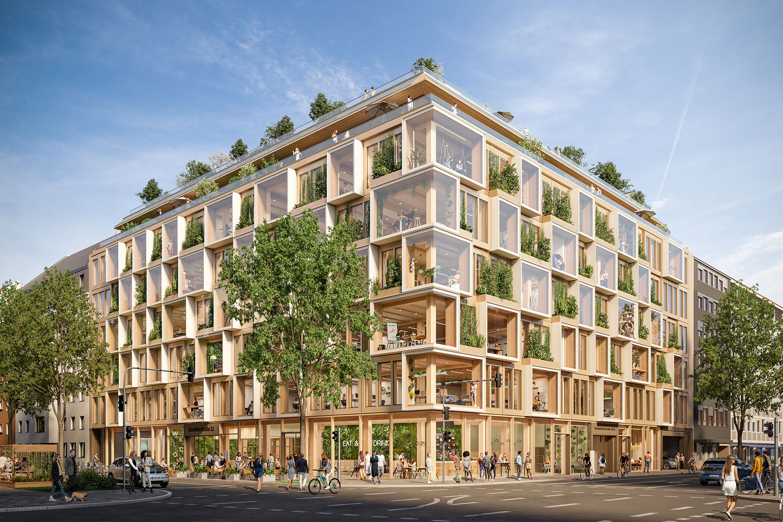 Das architektonisch ansprechende Gebäude zeigt eine Fassade aus Holz und Glas, mit Pflanzen auf den Balkonen und einer belebten Umgebung.