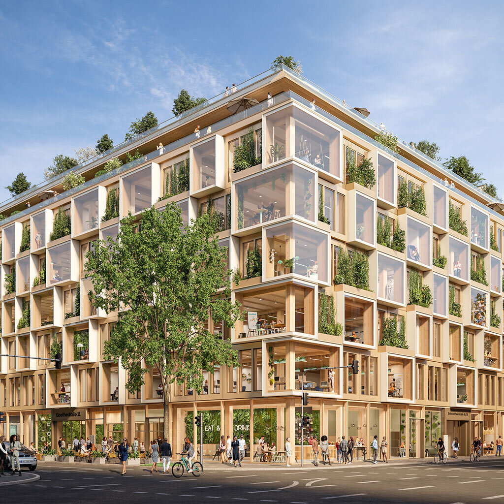Das architektonisch ansprechende Gebäude zeigt eine Fassade aus Holz und Glas, mit Pflanzen auf den Balkonen und einer belebten Umgebung.