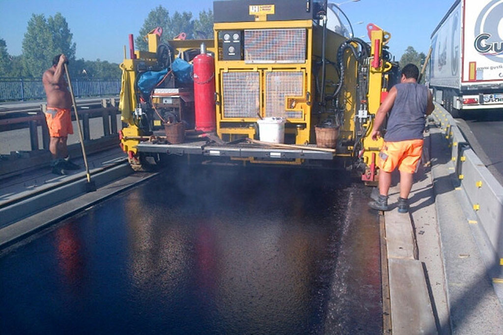 Gussasphalt Im Strassenbau Leonhard Weiss Bauunternehmung