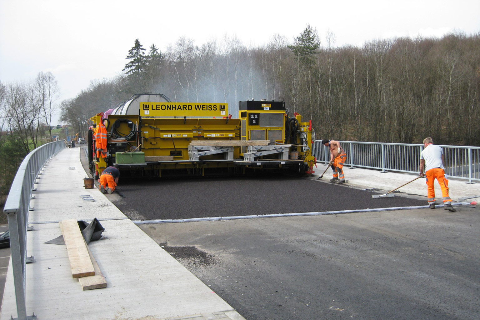 Gussasphalt Im Strassenbau Leonhard Weiss Bauunternehmung